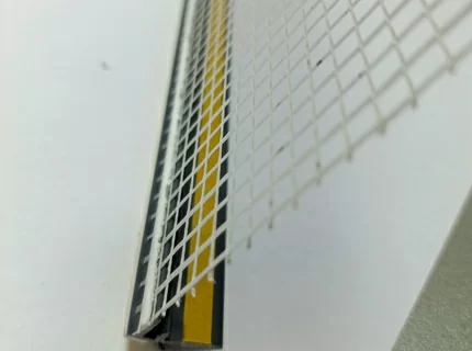 Профиль примыкания оконный с сеткой Графитовый RAL-7024 ПВХ 6 мм 2,4 м самоклеящийся